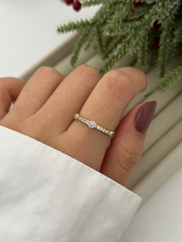 Üç yuvarlak Taşlı Yüzük