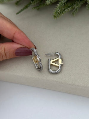 Zirkon Taşlı V Küpe