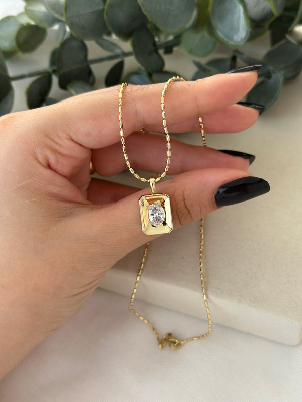 Damla Taş Plaka Kolye