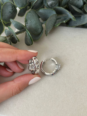 Silver Renkli Taşlı Küpe