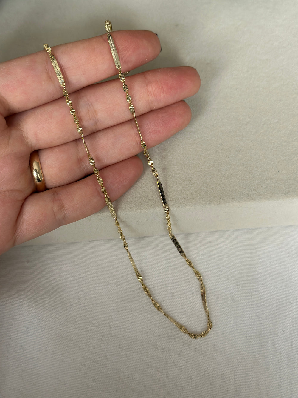 Dönük Zincir Kolye