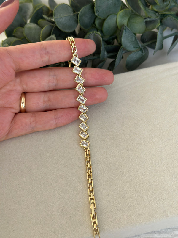 Ön kısmı Dikdörtgen Taşlı Bileklik