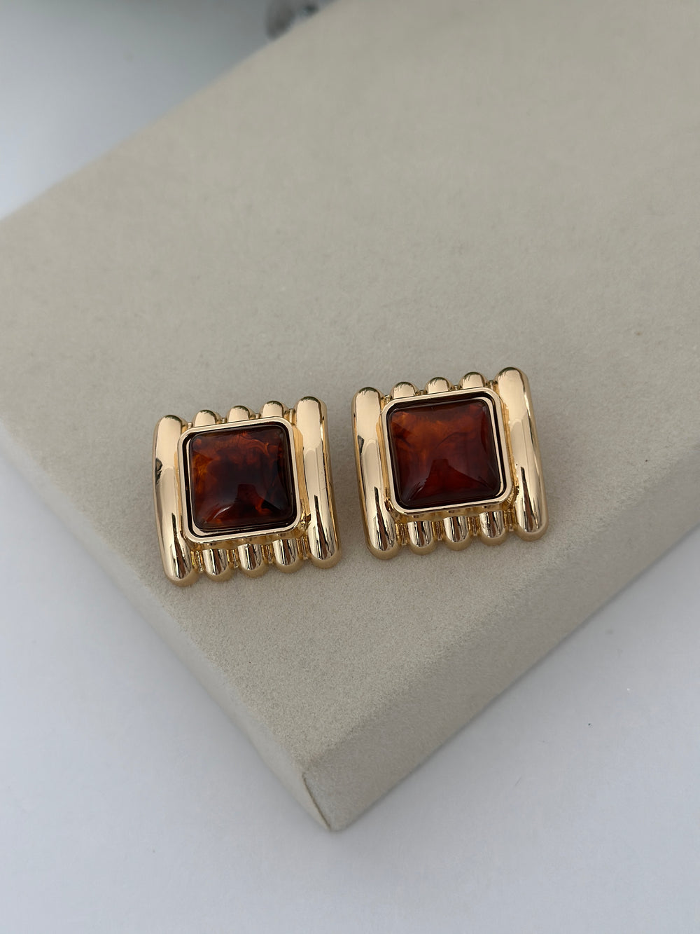 Kahverengi Kare Küpe