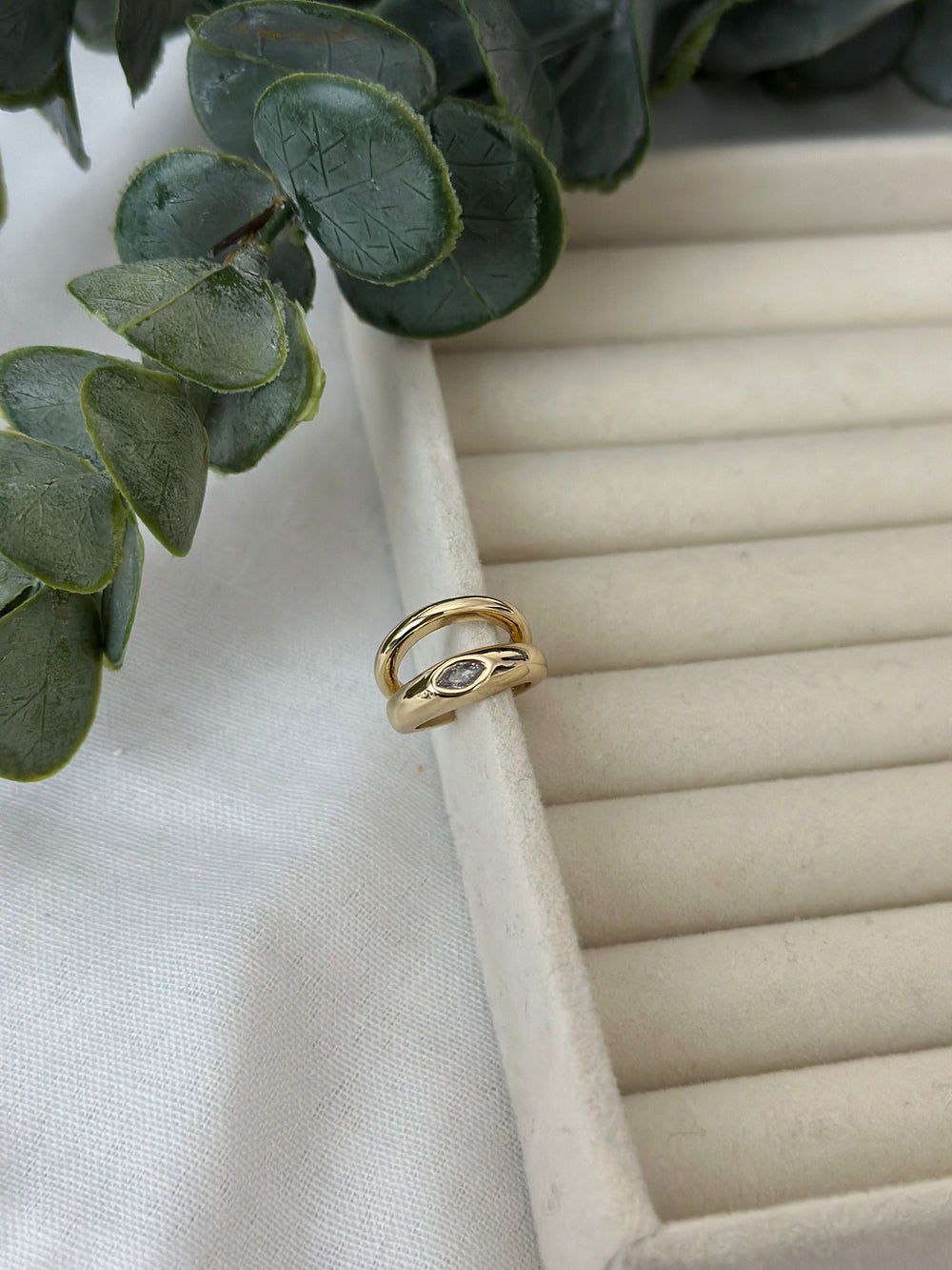 Mini Taşlı Gold Kıkırdak Küpe