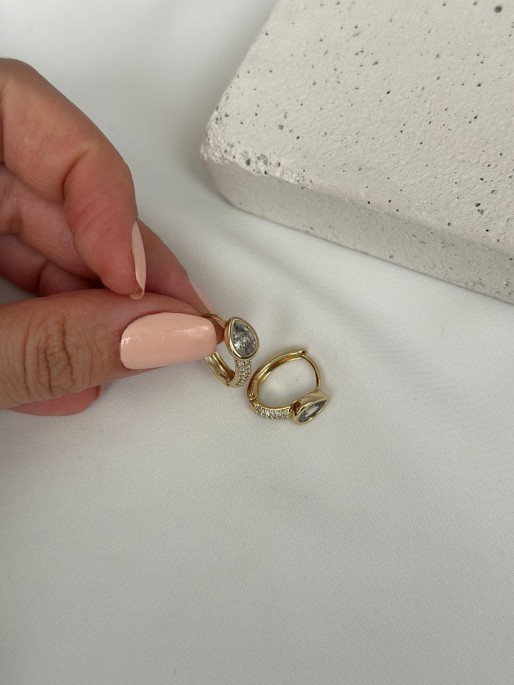 Önü Damla Taş Küpe