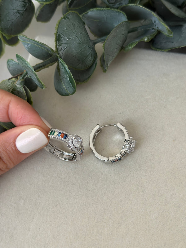 Silver Renkli Taşlı Küpe