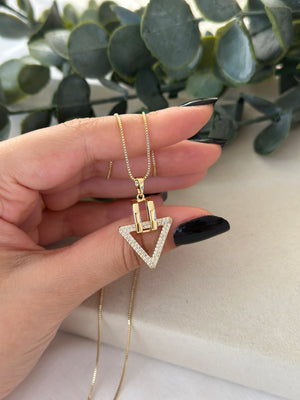 Üçgen Taşlı Kolye