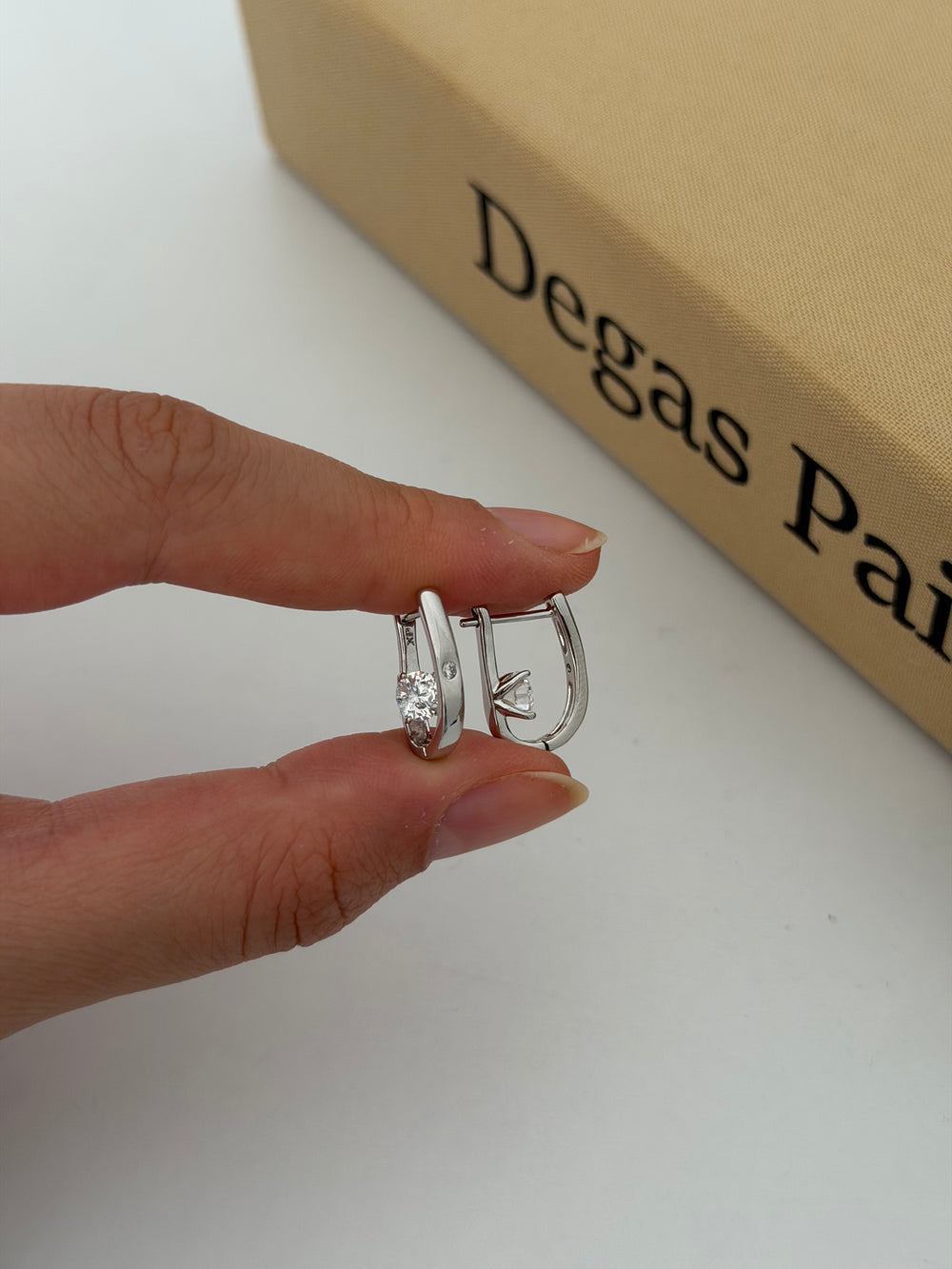 İçi Tek Taş Küpe