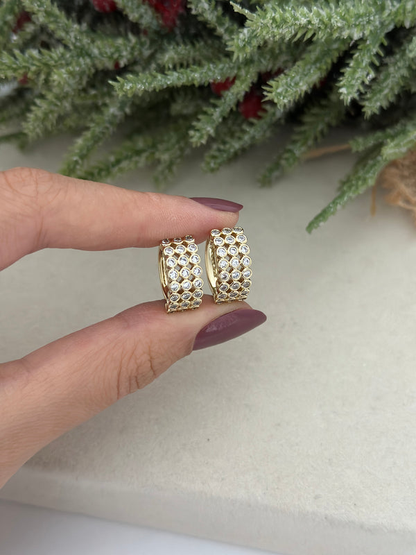 Üç Sıra Yuvarlak Taşlı Küpe