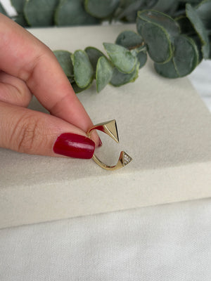 Üçgen Uçlu Yüzük