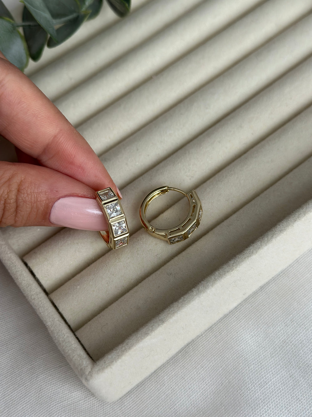 Kare Baget Taş Küpe