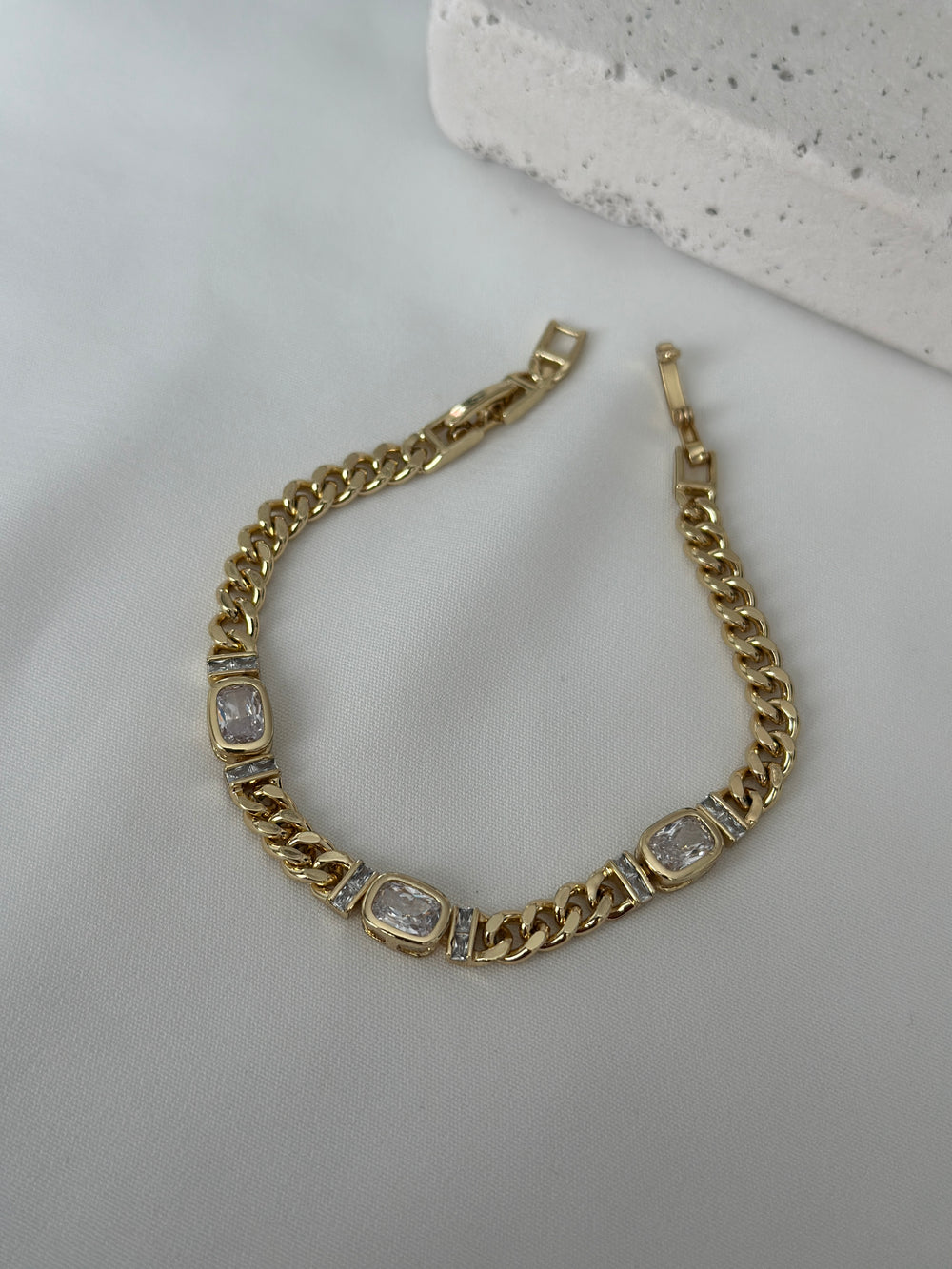 Gurmet Üstü Baget Taşlı Bileklik