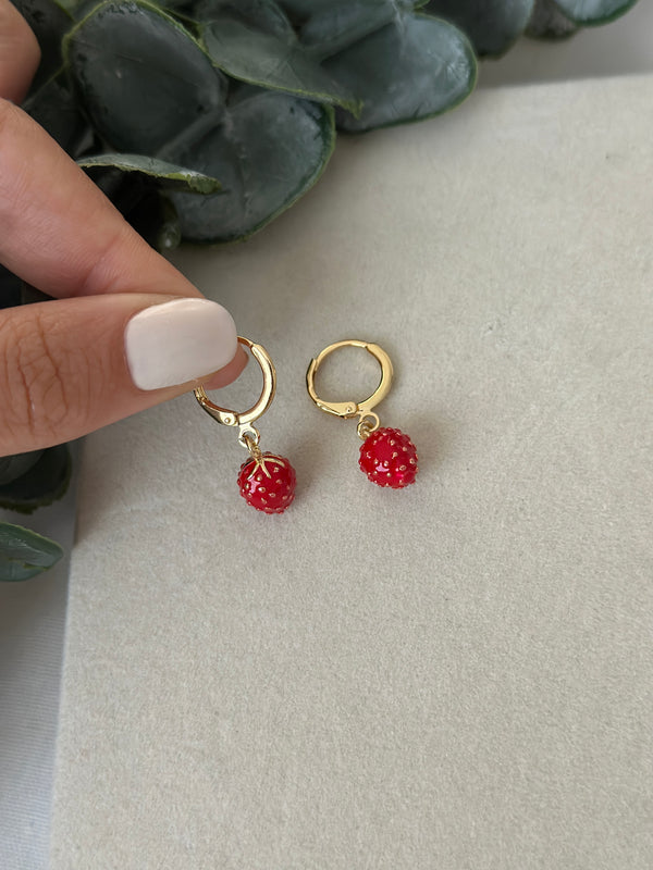 Çilekli Çelik Küpe