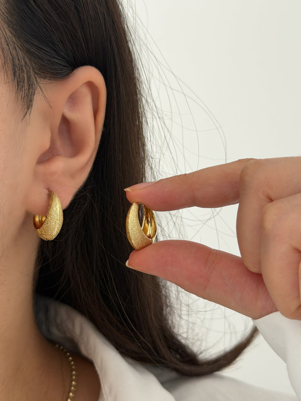 Önü Kum Taşı Bombe Küpe