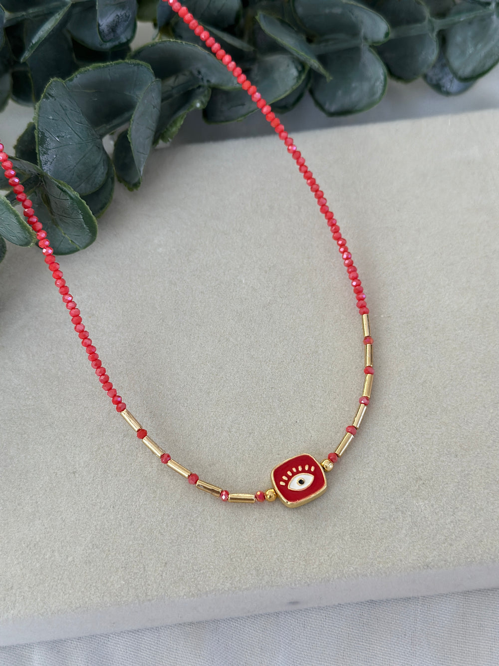 Kırmızı Göz Plaka Boncuk Kolye