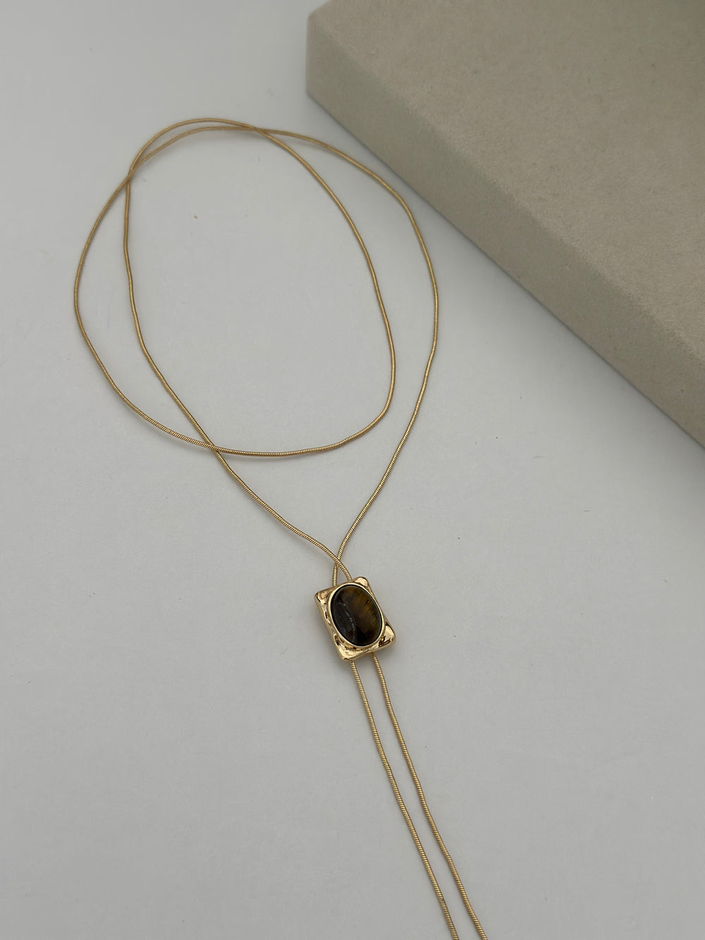 Kaplan Göz Detay Y Model Kolye