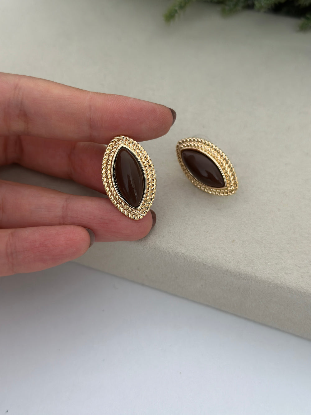 Kahverengi Taş Küpe