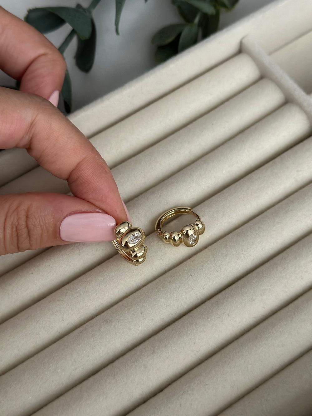 Taşlı Bonita Küpe