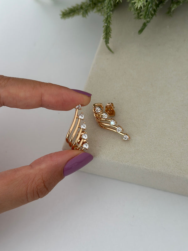 Tek Delik Beşli Görünüm Küpe