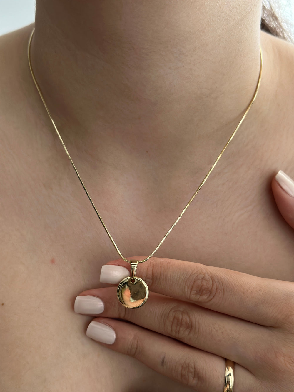 Yuvarlak Plaka Kolye