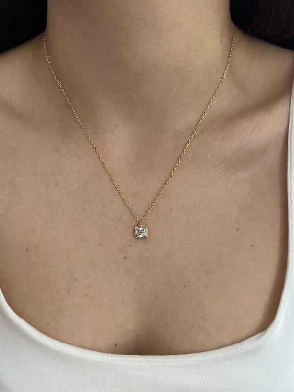 Ucu Kare Taşlı Kolye