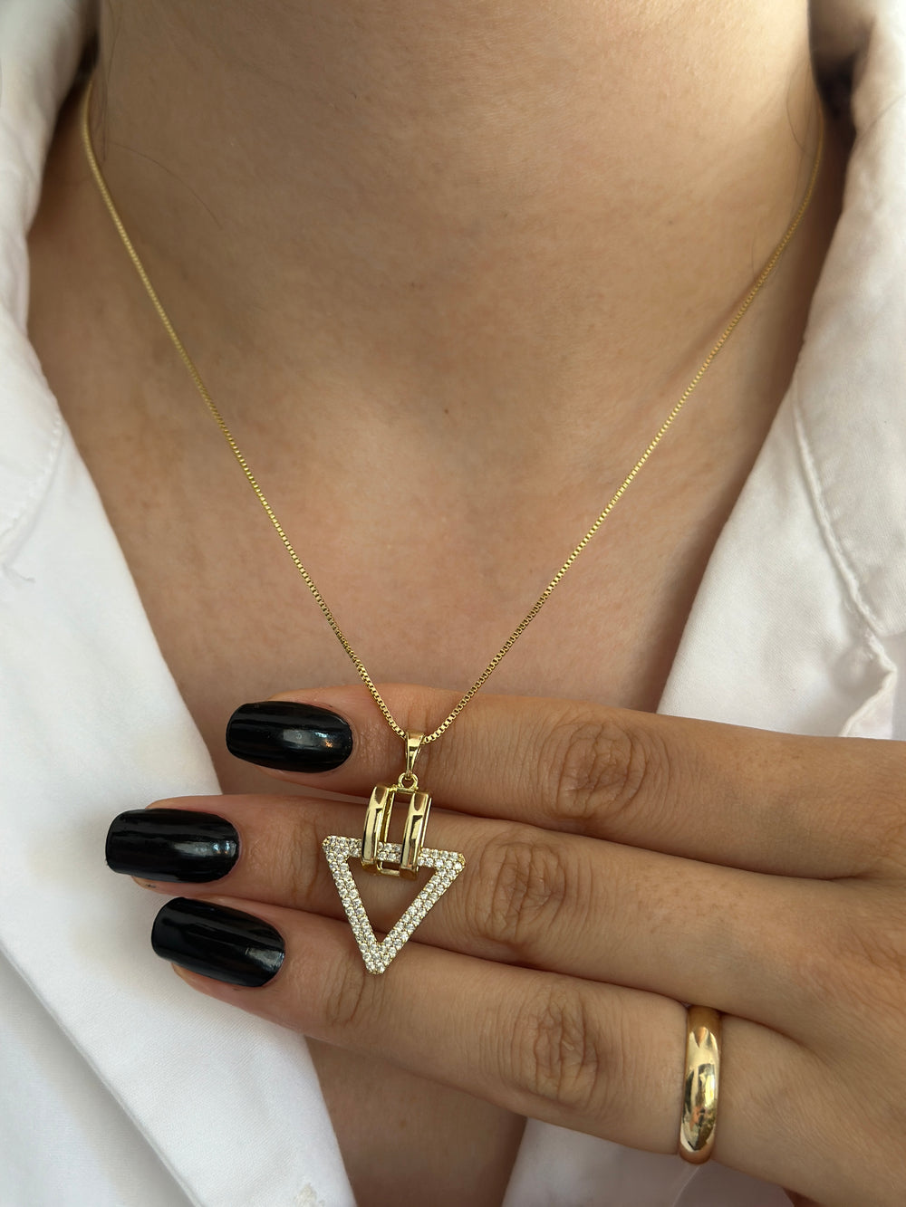 Üçgen Taşlı Kolye