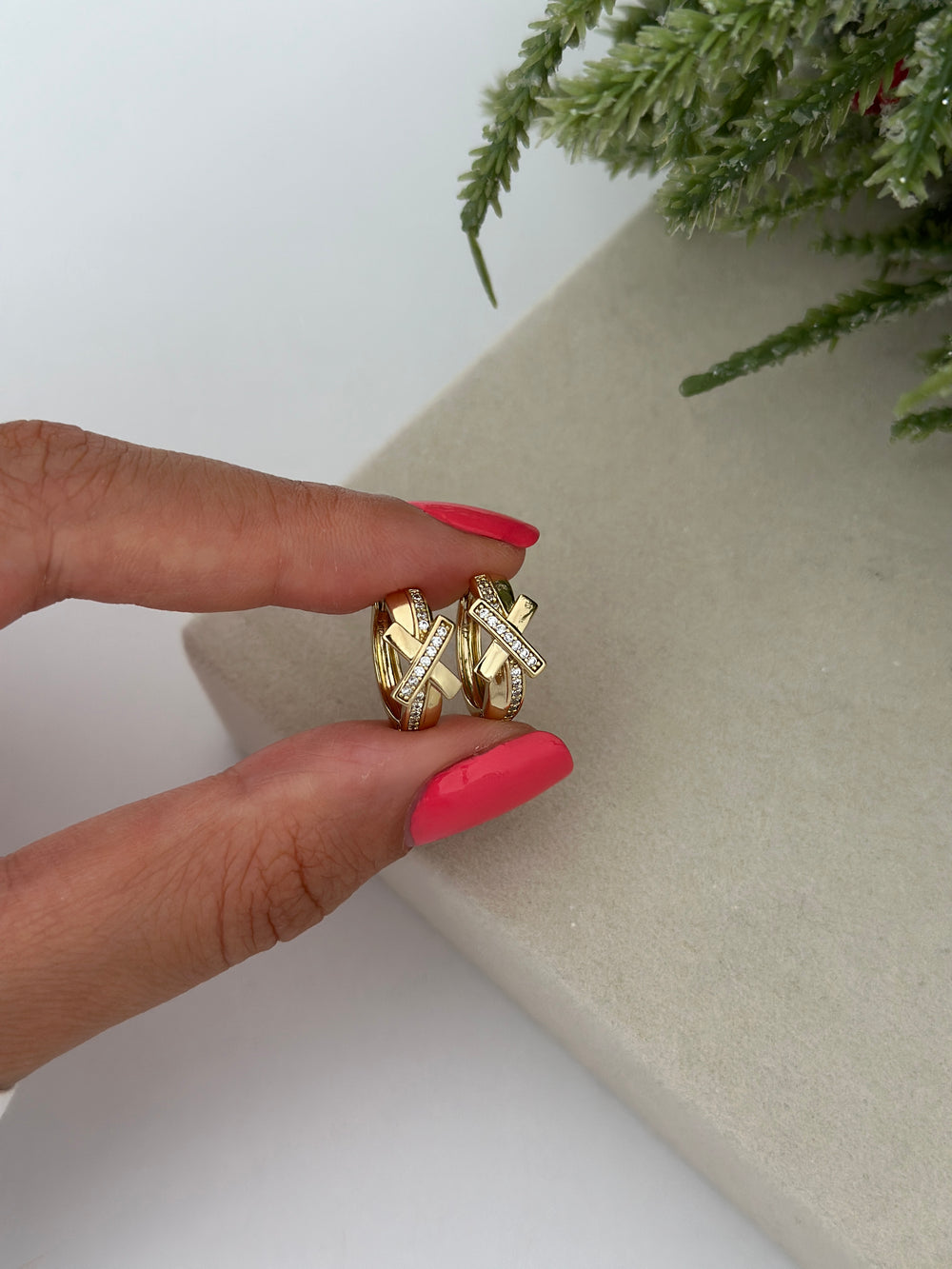 X Taşlı Halka Küpe