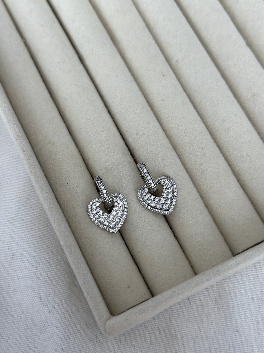 Silver Kalp Charmlı Küpe