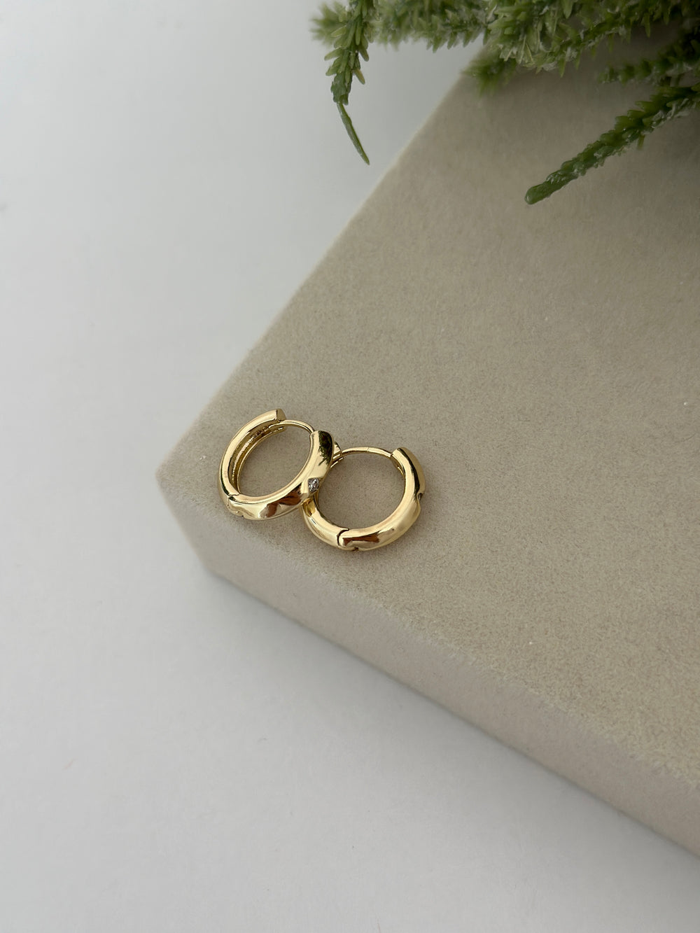 Bombe Mini Taşlı Halka Küpe