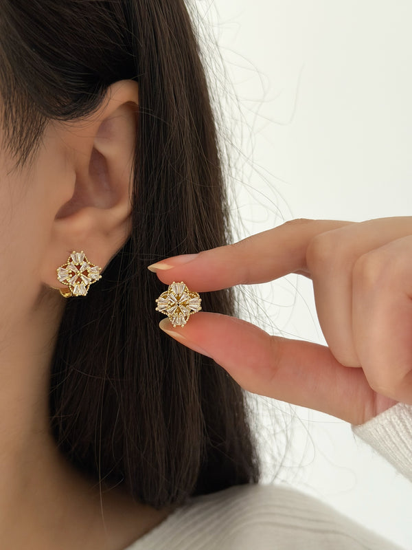 Taşlı Arkası Sedefli Yonca Küpe