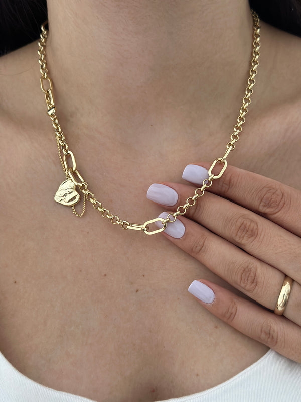 Kalp Charmlı Zincir Kolye