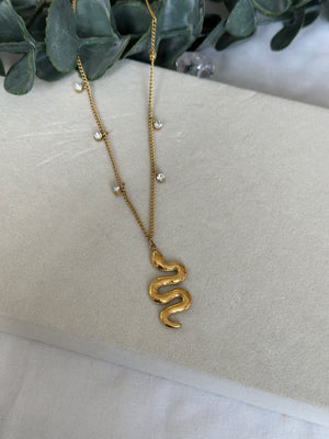 Yılan Figürlü Kolye