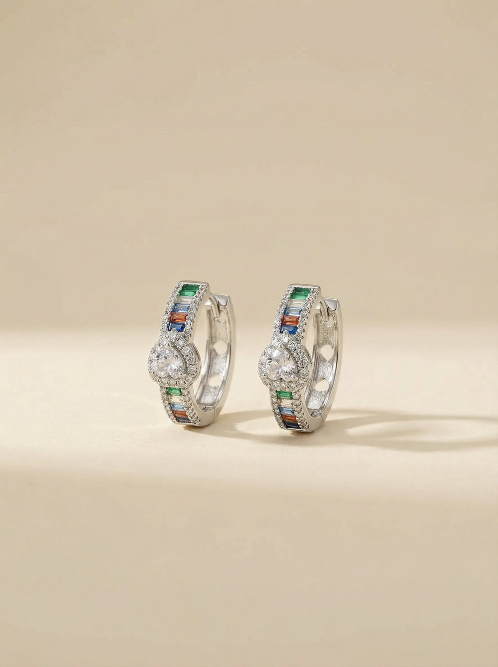 Silver Renkli Taşlı Küpe