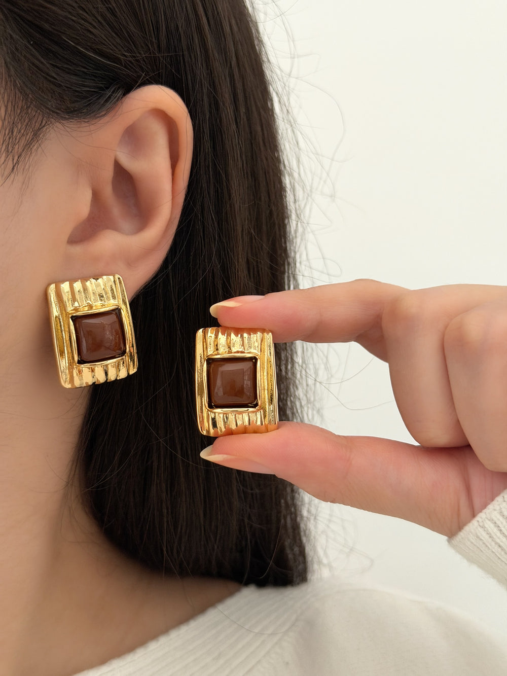 Kahverengi Taş Şerit Küpe