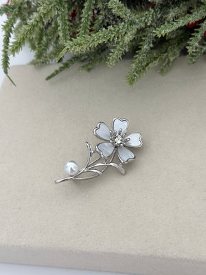 İnci Detay Çiçek Broş