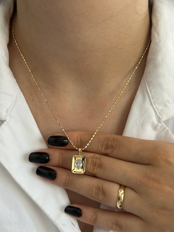 Damla Taş Plaka Kolye