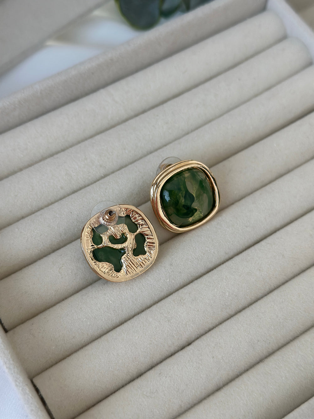 Peridot Taşlı Kare Küpe