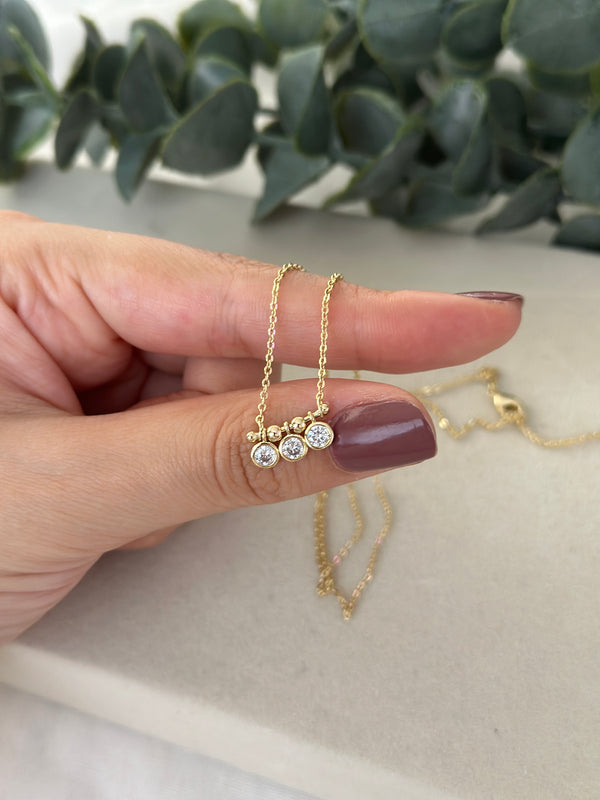 Üç Sıra Taşlı Kolye