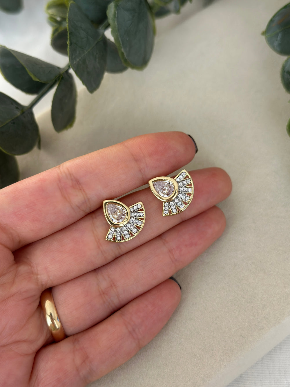 Damla Taşlı Tasarım Küpe