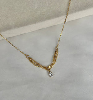 Çelik Ucu Damla Taşlı Kolye