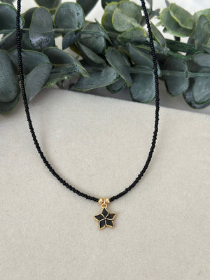 Siyah Boncuklu Kolye