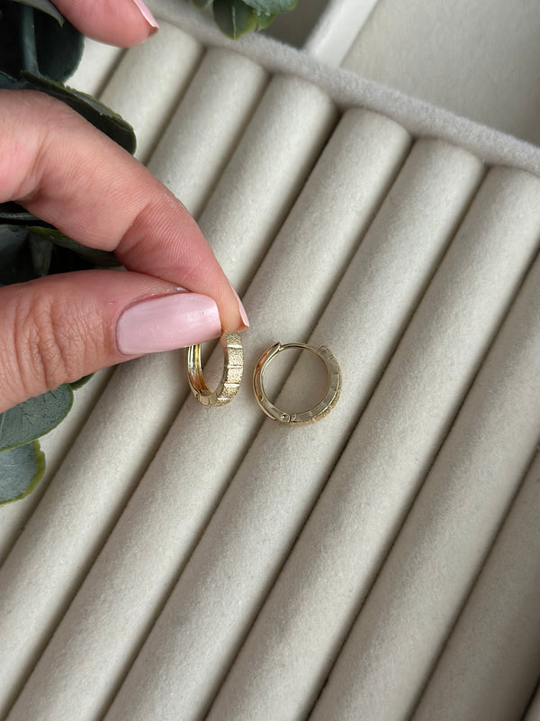 Lazer Desen Kesik Küpe