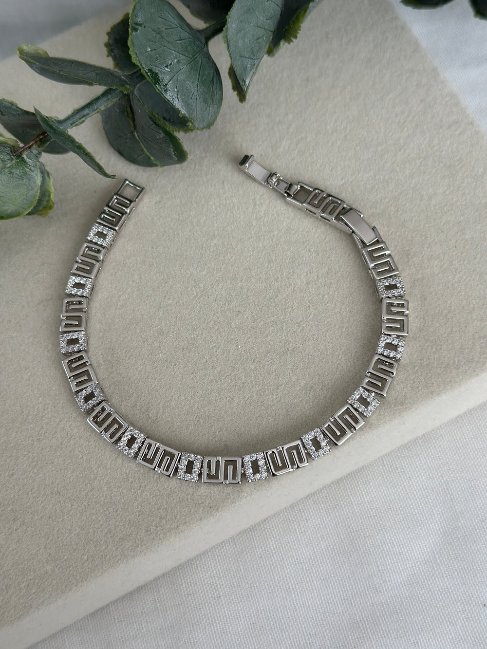 Silver Taşlı Labirent Bileklik