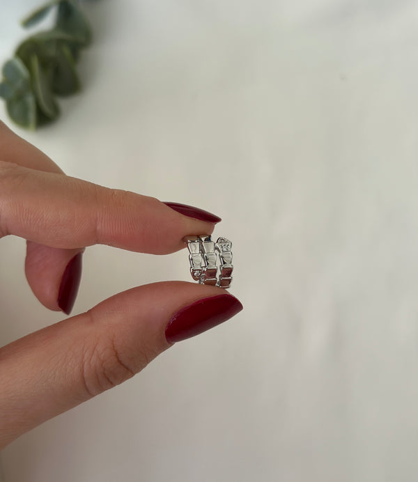 Silver Kaplama Yılan Döngü Kıkırdak Küpe