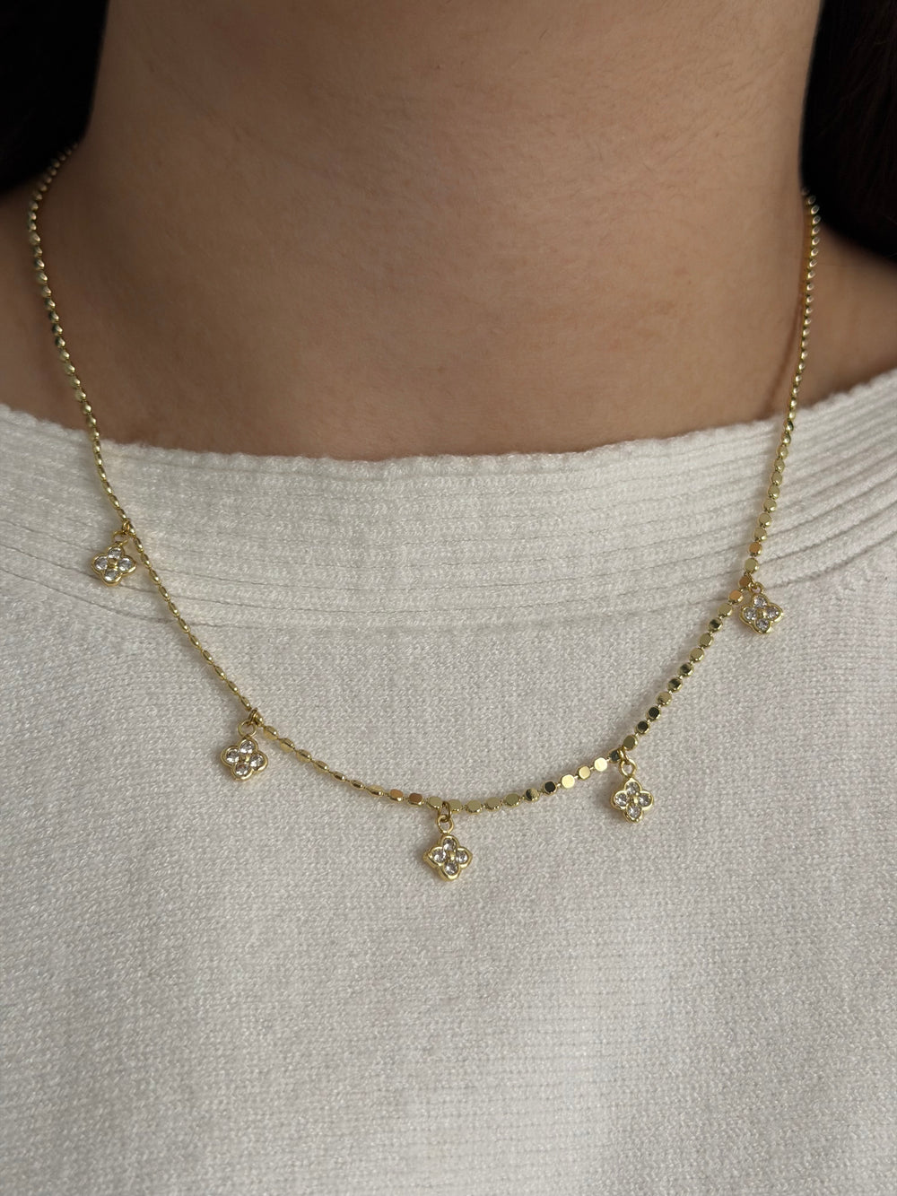 Pul Ezme Üzeri Taşlı Yonca Kolye