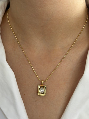 Damla Taş Plaka Kolye