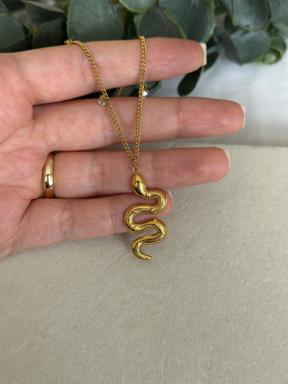 Yılan Figürlü Kolye