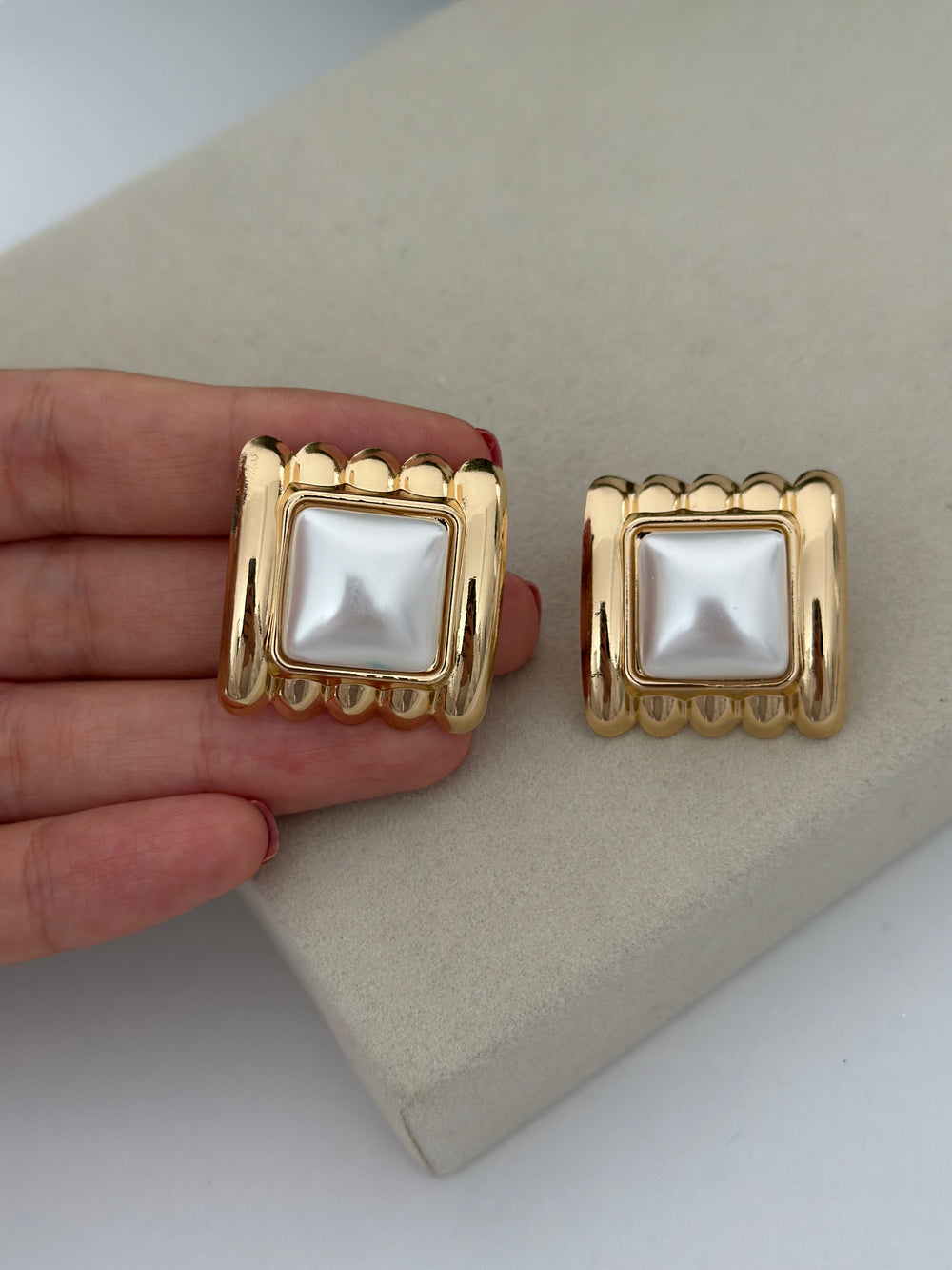 Kare Plaka İncili Küpe