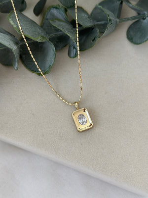 Damla Taş Plaka Kolye