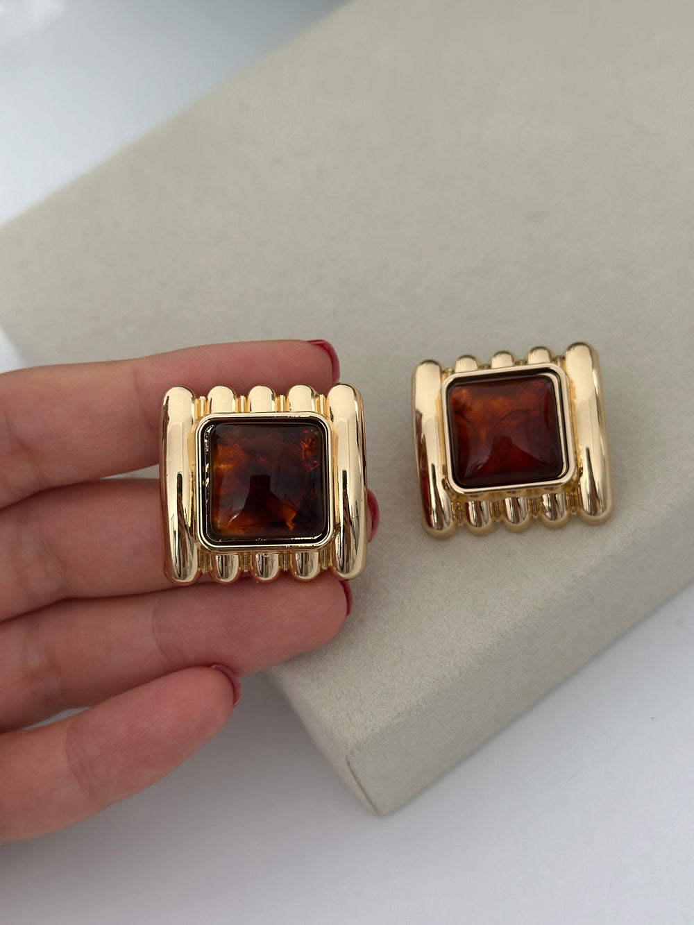 Kahverengi Kare Küpe